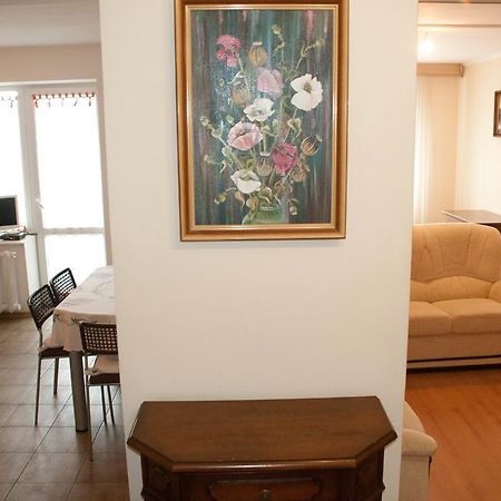 Apartment On Akademika Lazarenka 48A リヴィウ エクステリア 写真