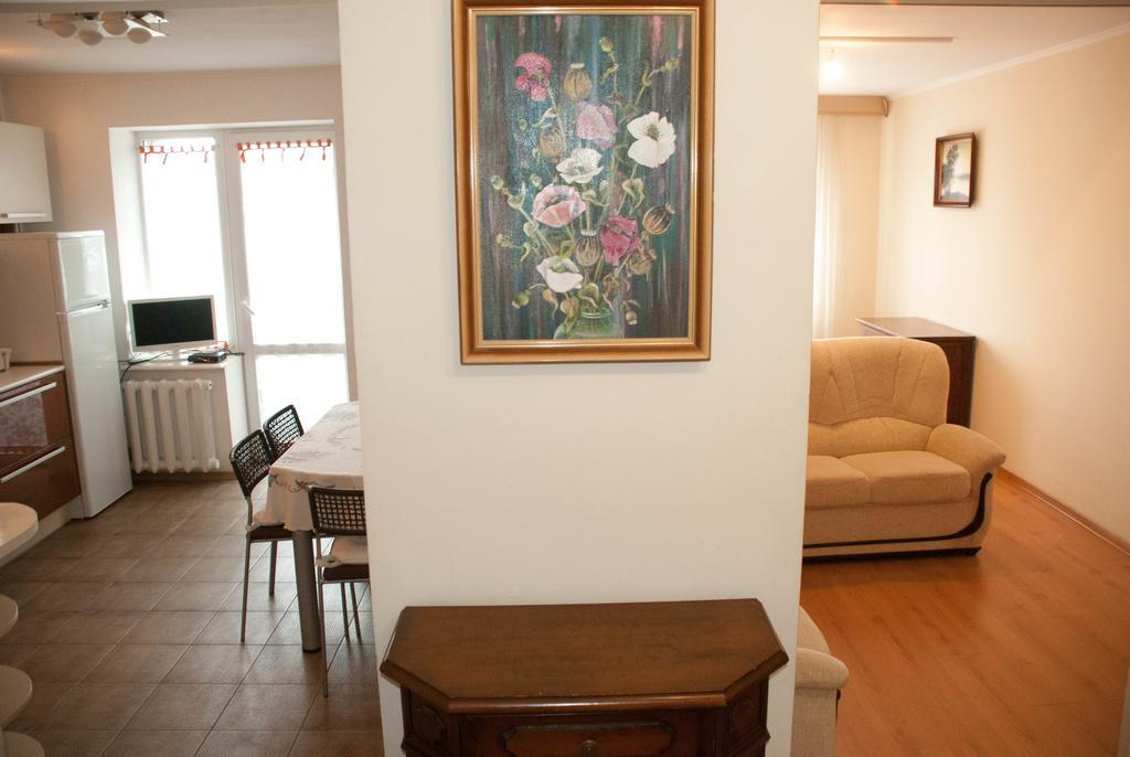 Apartment On Akademika Lazarenka 48A リヴィウ エクステリア 写真